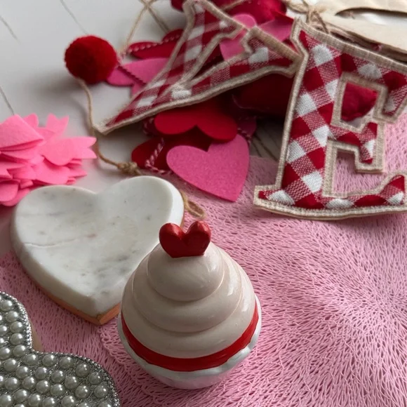 Pink Heart-Shaped Table Mats - Picture 4 of 4